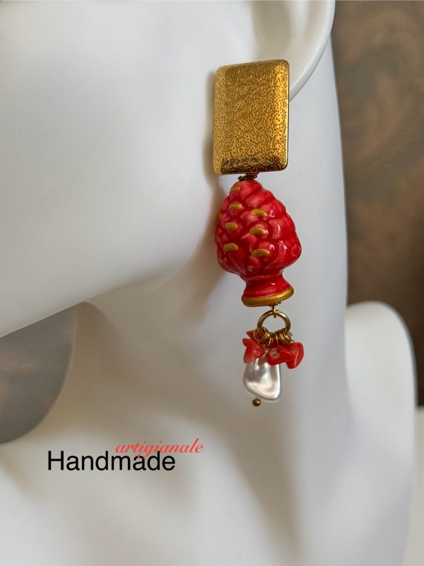 ORECCHINI con pigne rosse in ceramica - immagine 2